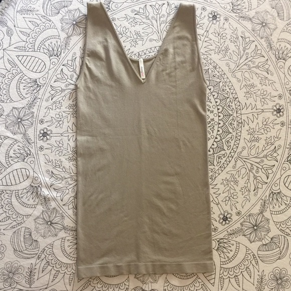 NWOT Khaki skinnytees V-Neck Layering Tank, OS - Picture 2 of 5